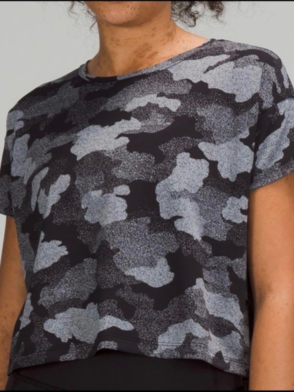 lululemon athletica Women's Camo Cates Training Tee - size 4